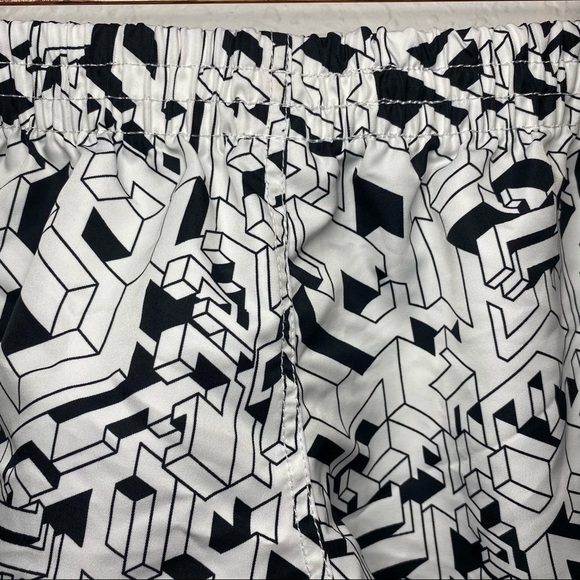 INGEAR Shorty Shorts! Size M - Picture 3 of 5